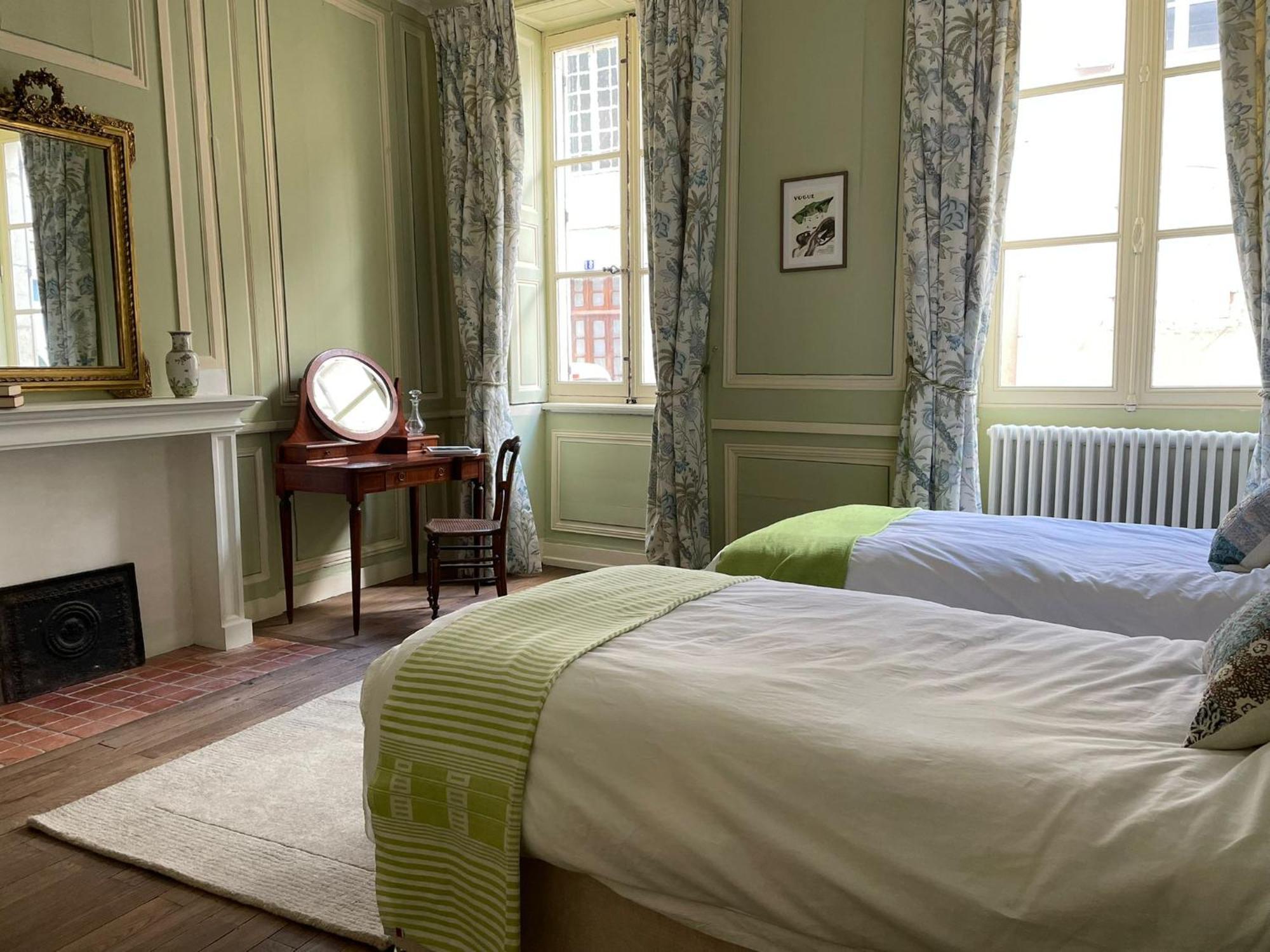 Saint-Amand-Mont-Rond Maison Zola B&B 객실 사진